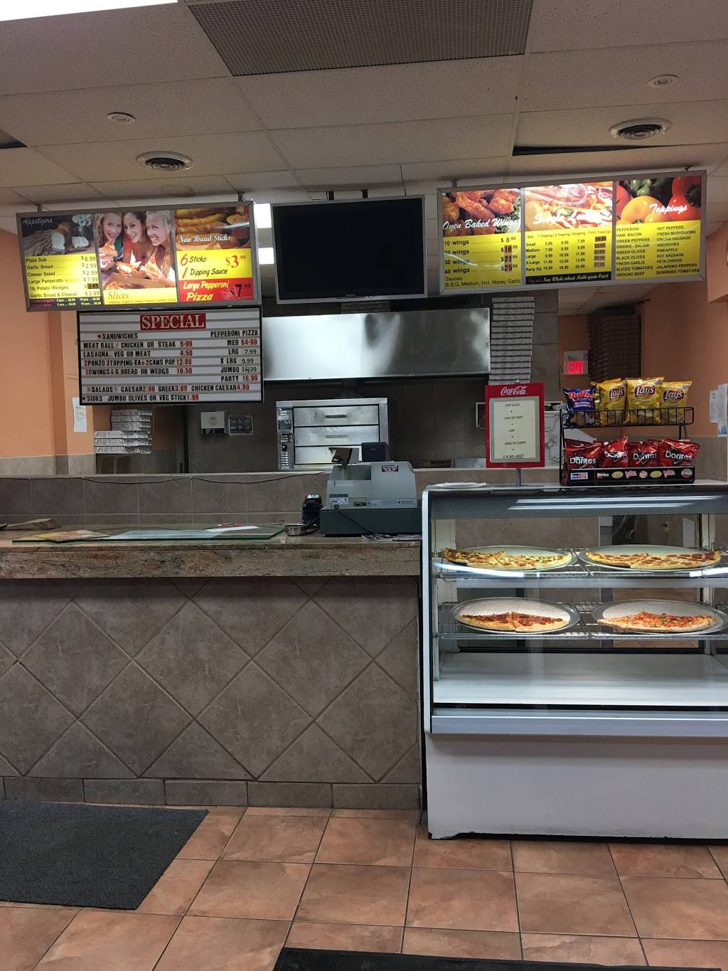 Free Topping Pizza | restaurant | 210 King St E, Bowmanville, ON L1C 1P3, Canada | 9056972002 OR +1 905-697-2002