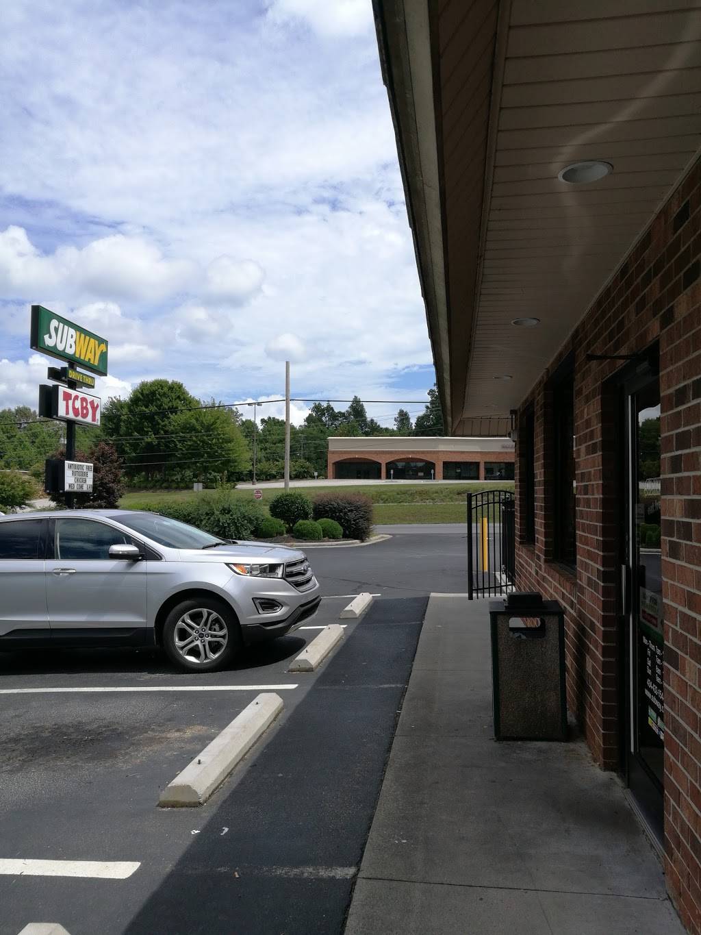 Subway | restaurant | 13901 US-29, Chatham, VA 24531, USA | 4344321544 OR +1 434-432-1544