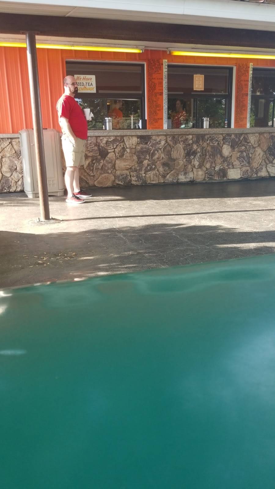 Jaenickes Drive In | restaurant | 605 Armour Rd, Bourbonnais, IL 60914, USA | 8159322884 OR +1 815-932-2884