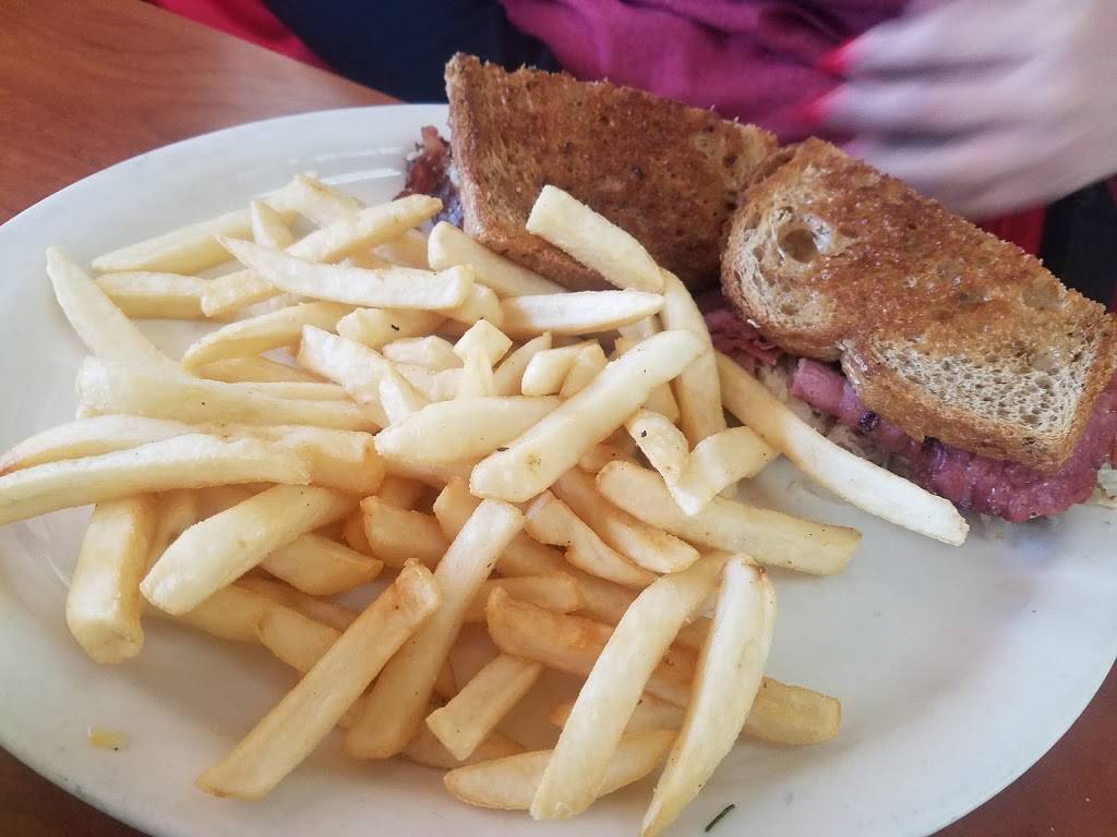 Brandons Diner | restaurant | 17132 Slover Ave, Fontana, CA 92337, USA | 9094283535 OR +1 909-428-3535