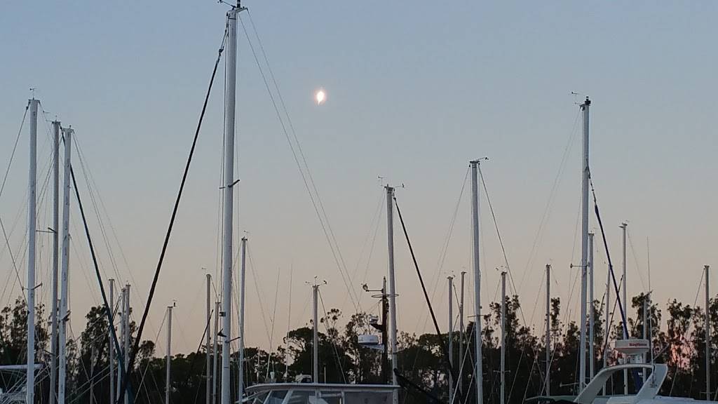 Island Dockside Grill | restaurant | 2700 Harbortown Marina Dr, Merritt Island, FL 32952, USA | 3214123400 OR +1 321-412-3400