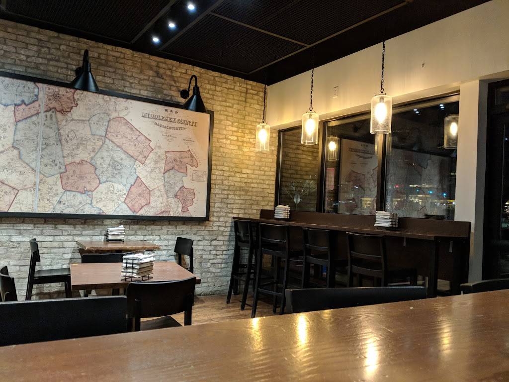 Upper Crust Pizzeria | restaurant | 68-82 Burlington Mall Road, Burlington, MA 01803, USA | 7815525188 OR +1 781-552-5188