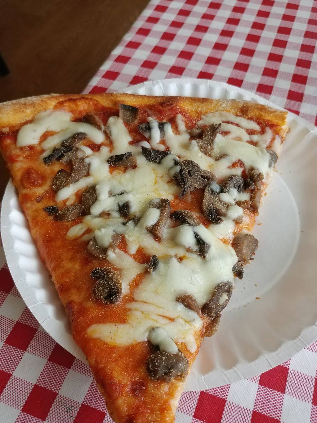 Bocces Pizzeria | restaurant | 925 E 1st Ave, Mt Dora, FL 32757, USA | 3523850067 OR +1 352-385-0067