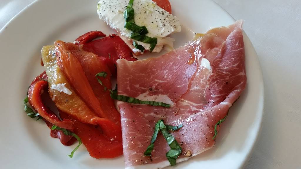 Lucianos | restaurant | 2192 Central Park Ave, Yonkers, NY 10710, USA | 9149615550 OR +1 914-961-5550