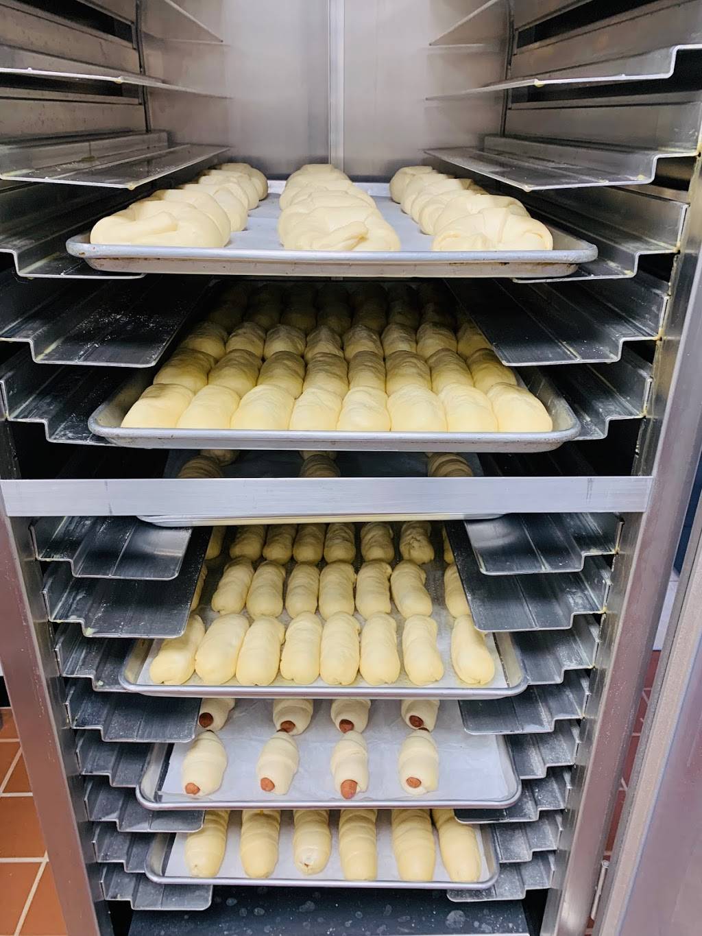 Snowflakes Donuts | restaurant | 203 N Main St, Hutchins, TX 75141, USA | 9722250808 OR +1 972-225-0808