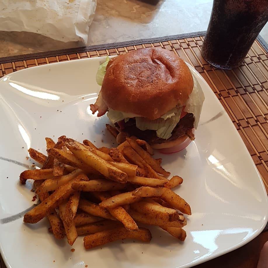 YUMMY Burgers | restaurant | 150 Wissler Rd Unit 3, Waterloo, ON N2K 3C6, Canada | 5198808818 OR +1 519-880-8818