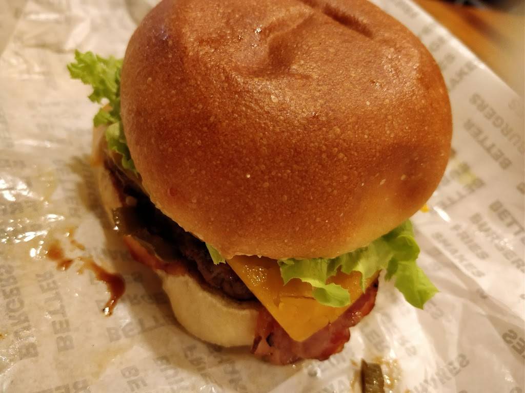 South St. Burger | restaurant | 2901 Bayview Ave, North York, ON M2K 1E6, Canada | 6473501518 OR +1 647-350-1518