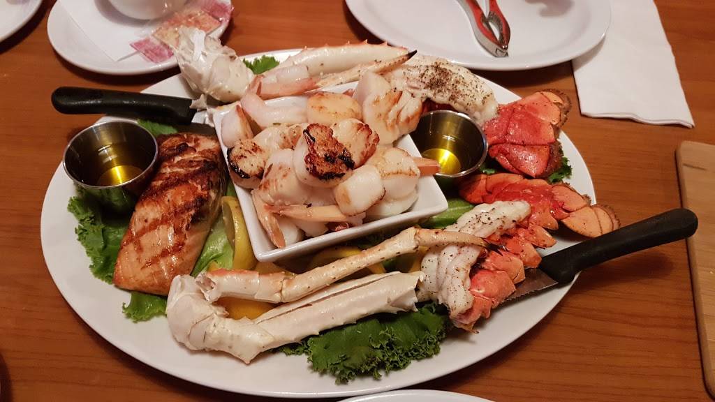 The Boathouse Seafood Restaurant And Waterfront Patio | restaurant | 32 S Front St, Belleville, ON K8N 2Y3, Canada | 6139692211 OR +1 613-969-2211