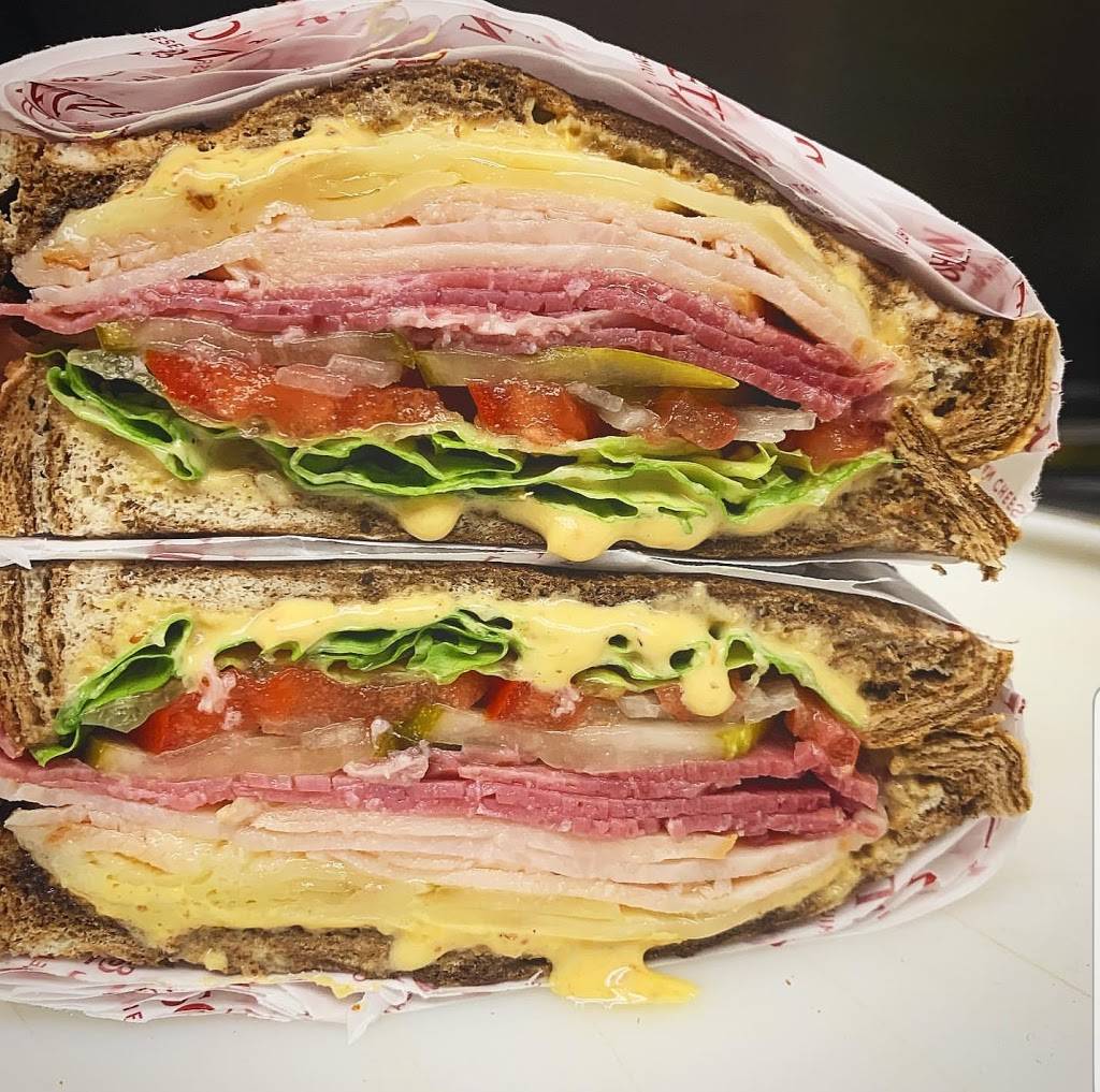 Vivola Express | restaurant | 1911 Schuetz Rd, Maryland Heights, MO 63043, USA | 3149953900 OR +1 314-995-3900