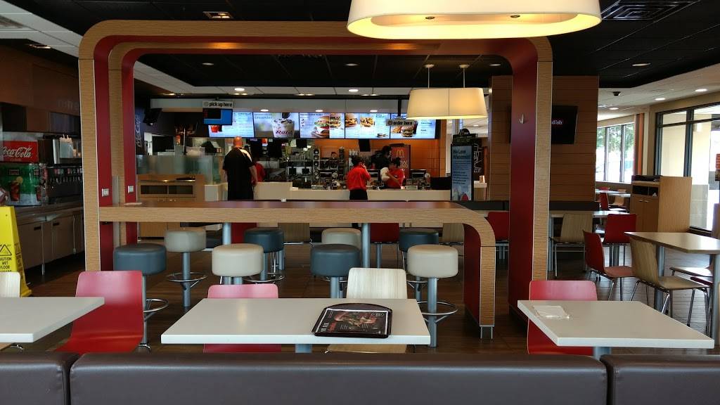 McDonalds | cafe | 2340 E Mason St, Green Bay, WI 54302, USA | 9204687575 OR +1 920-468-7575