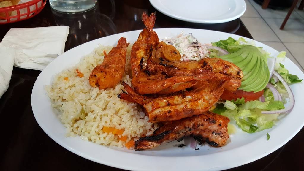 Mariscos El Abuelo y Yo | restaurant | 3752 S Kedzie Ave, Chicago, IL 60632, USA | 7732479110 OR +1 773-247-9110