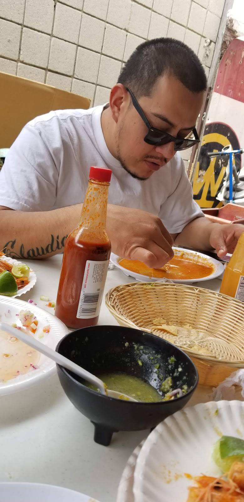 Chuco Mariscos | restaurant | 115 W 107th St, Los Angeles, CA 90003, USA | 3237550913 OR +1 323-755-0913