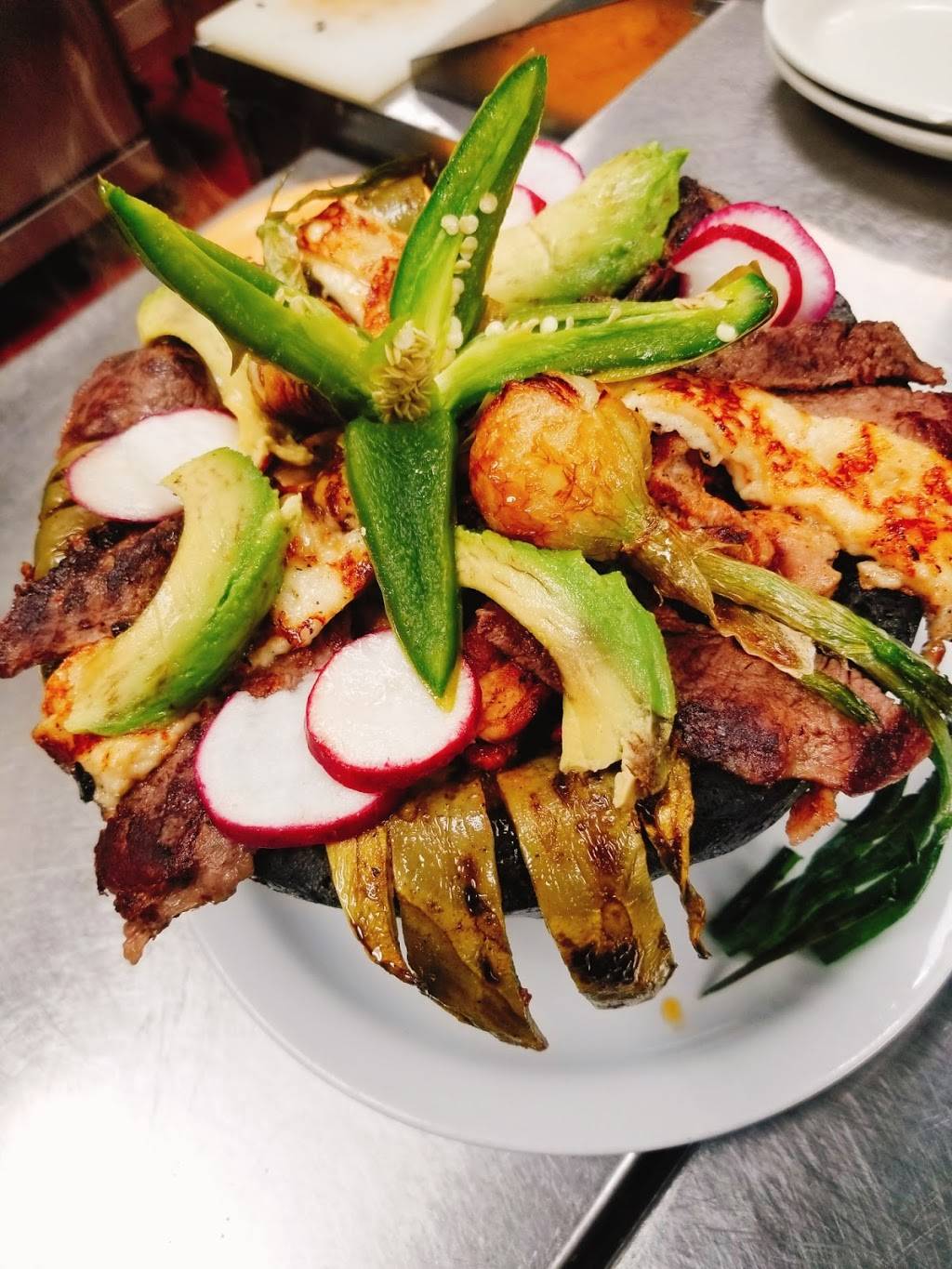 Las Brisas Restaurant & Ostioneria | restaurant | 719 E First St A, Santa Ana, CA 92701, USA | 7149731655 OR +1 714-973-1655