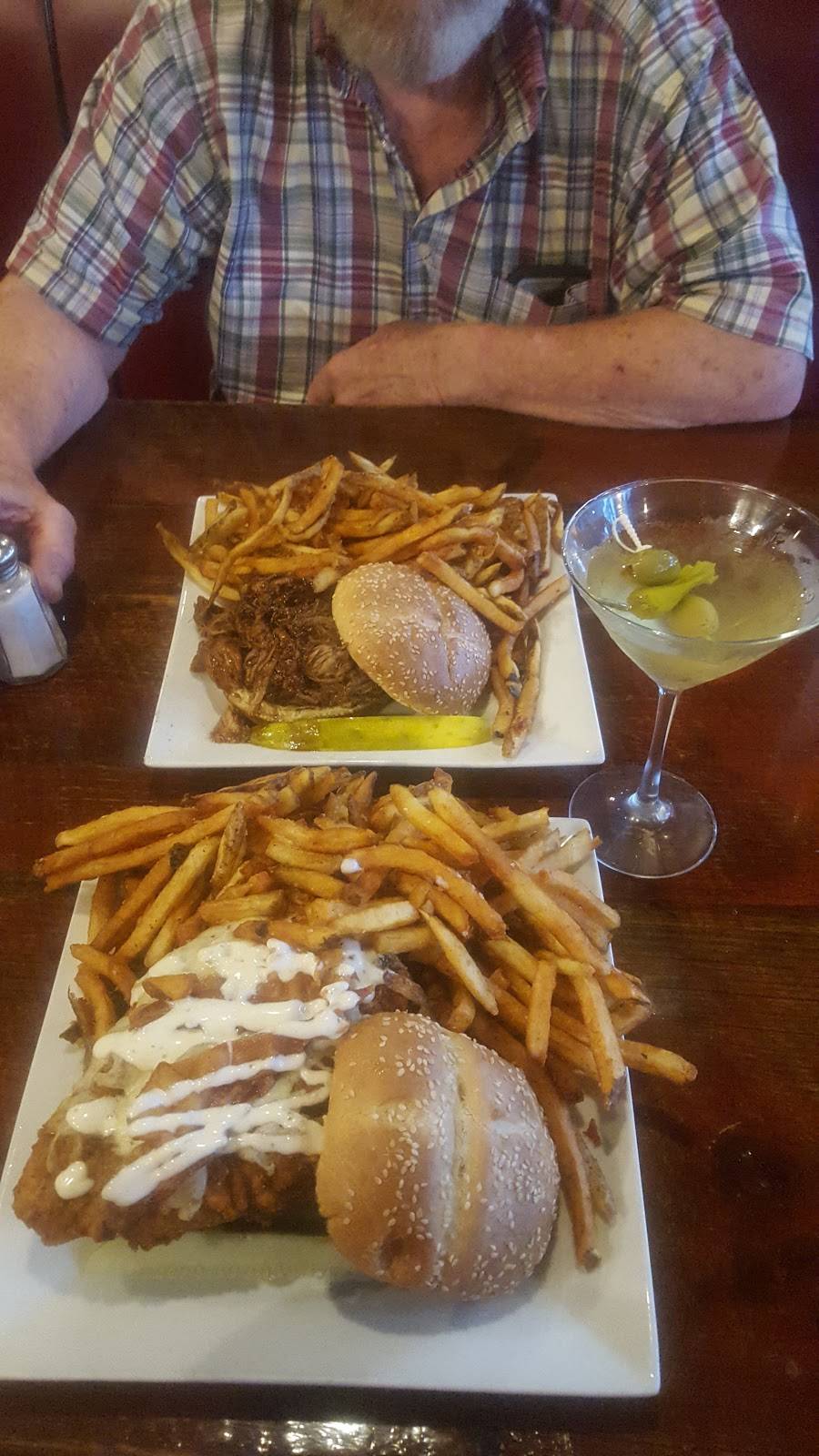 The Farm Bar and Grille | restaurant | 1181 Elm St, Manchester, NH 03101, USA | 6036413276 OR +1 603-641-3276