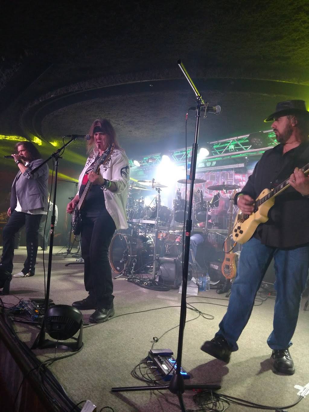 Rock Country MKE | restaurant | 11400 W Silver Spring Rd, Milwaukee, WI 53225, USA | 4147585101 OR +1 414-758-5101