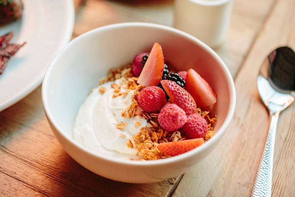 Blakes Kitchen + Bar | restaurant | 276 Friend St, Boston, MA 02114, USA | 6177207834 OR +1 617-720-7834