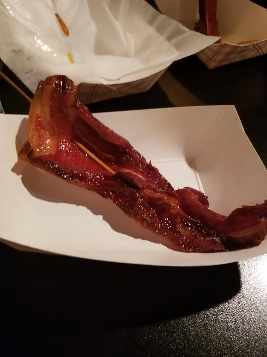 Ye Olde Saloon | restaurant | 1023 S Main St, Royal Oak, MI 48067, USA | 2485425900 OR +1 248-542-5900