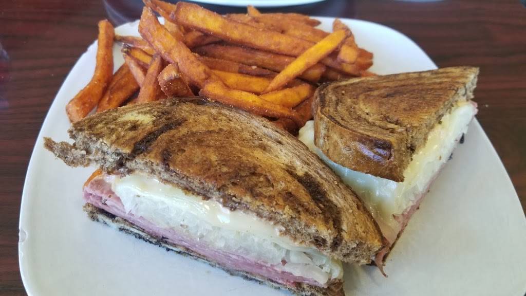 Valley Hi Grill & Pub | restaurant | 610 S Chelton Rd, Colorado Springs, CO 80910, USA | 7193856918 OR +1 719-385-6918