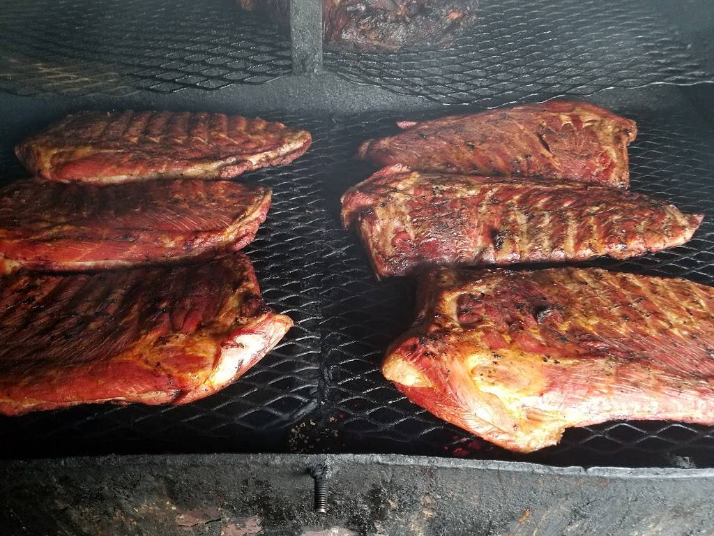 Rays World Famous BBQ | restaurant | 4114 E Service Rd, West Memphis, AR 72301, USA | 8707322044 OR +1 870-732-2044