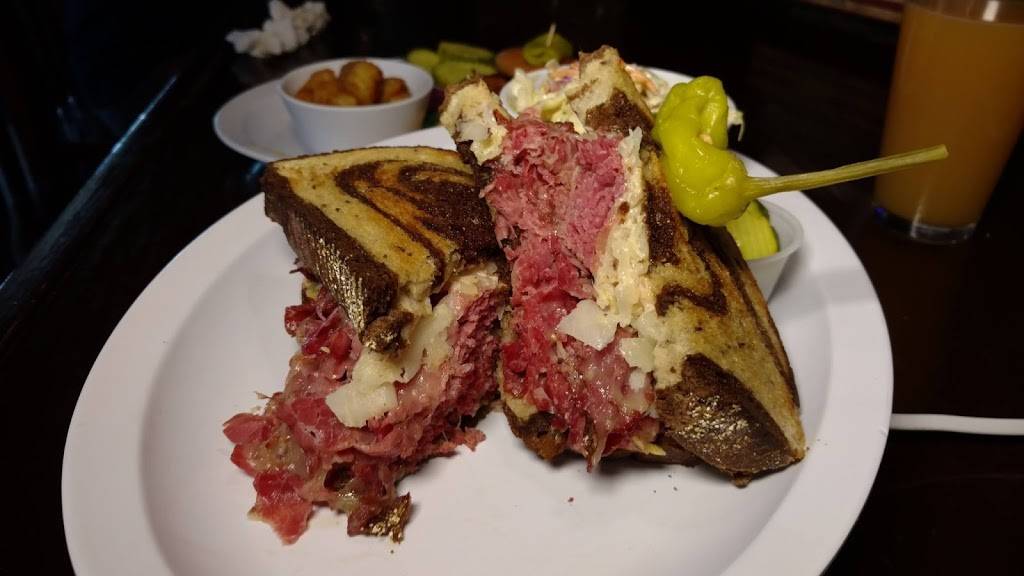 Longboards Restaurant & Bar | restaurant | 72 Wharf St, Salem, MA 01970, USA | 9787456659 OR +1 978-745-6659