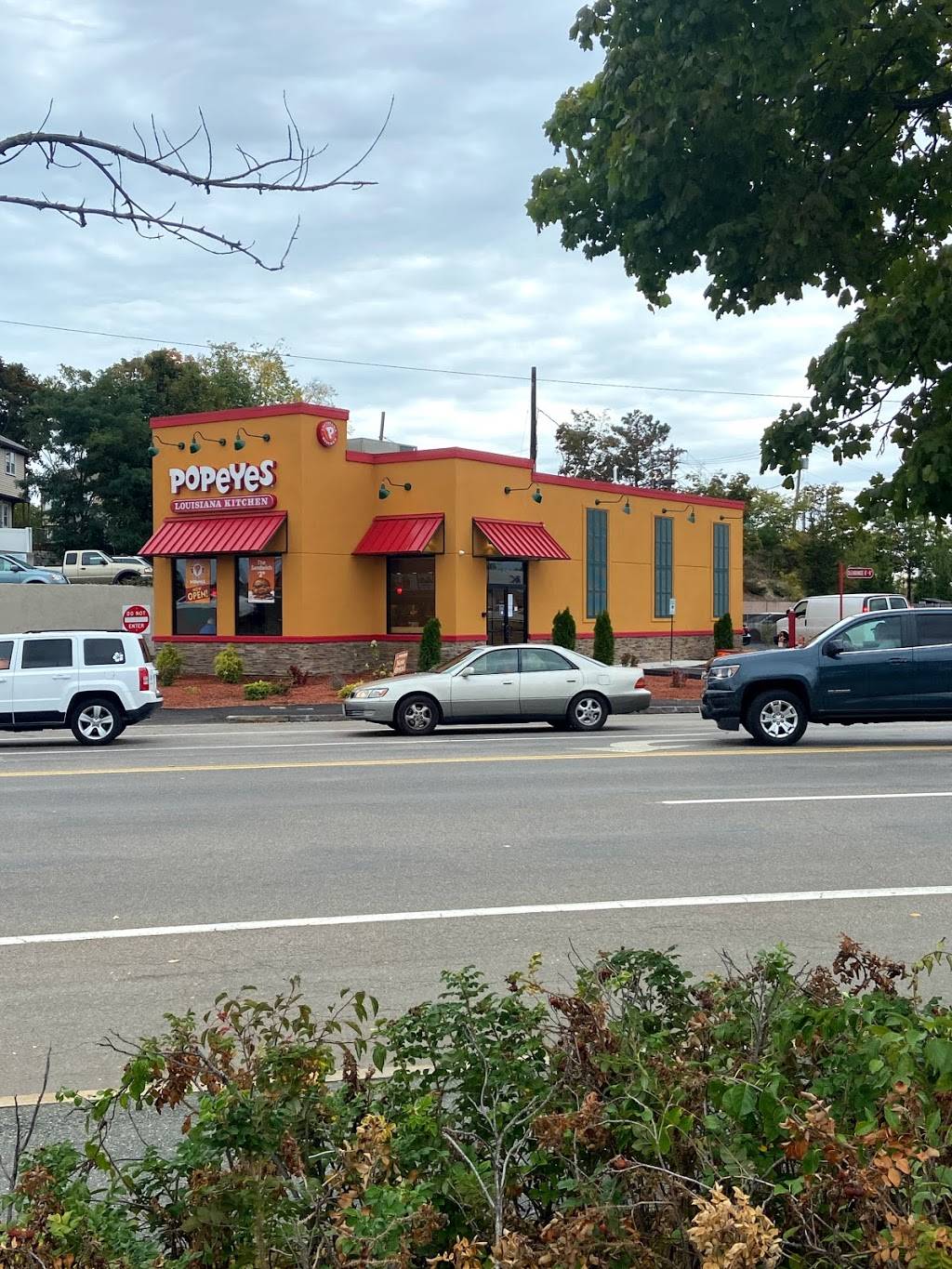 Popeyes Louisiana Kitchen | restaurant | 502 Southern Artery, Quincy, MA 02169, USA | 6173022099 OR +1 617-302-2099