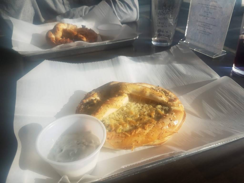 The Hop Knot Hamden | restaurant | 2425 Dixwell Ave, Hamden, CT 06514, USA | 2038917144 OR +1 203-891-7144