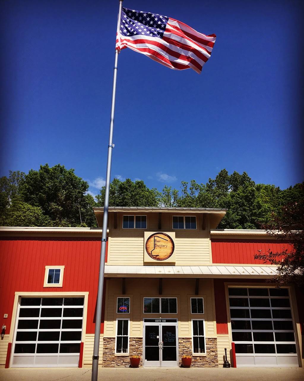 Bier Distillery | restaurant | 5295 W River Dr NE #100, Comstock Park, MI 49321, USA | 6168889746 OR +1 616-888-9746