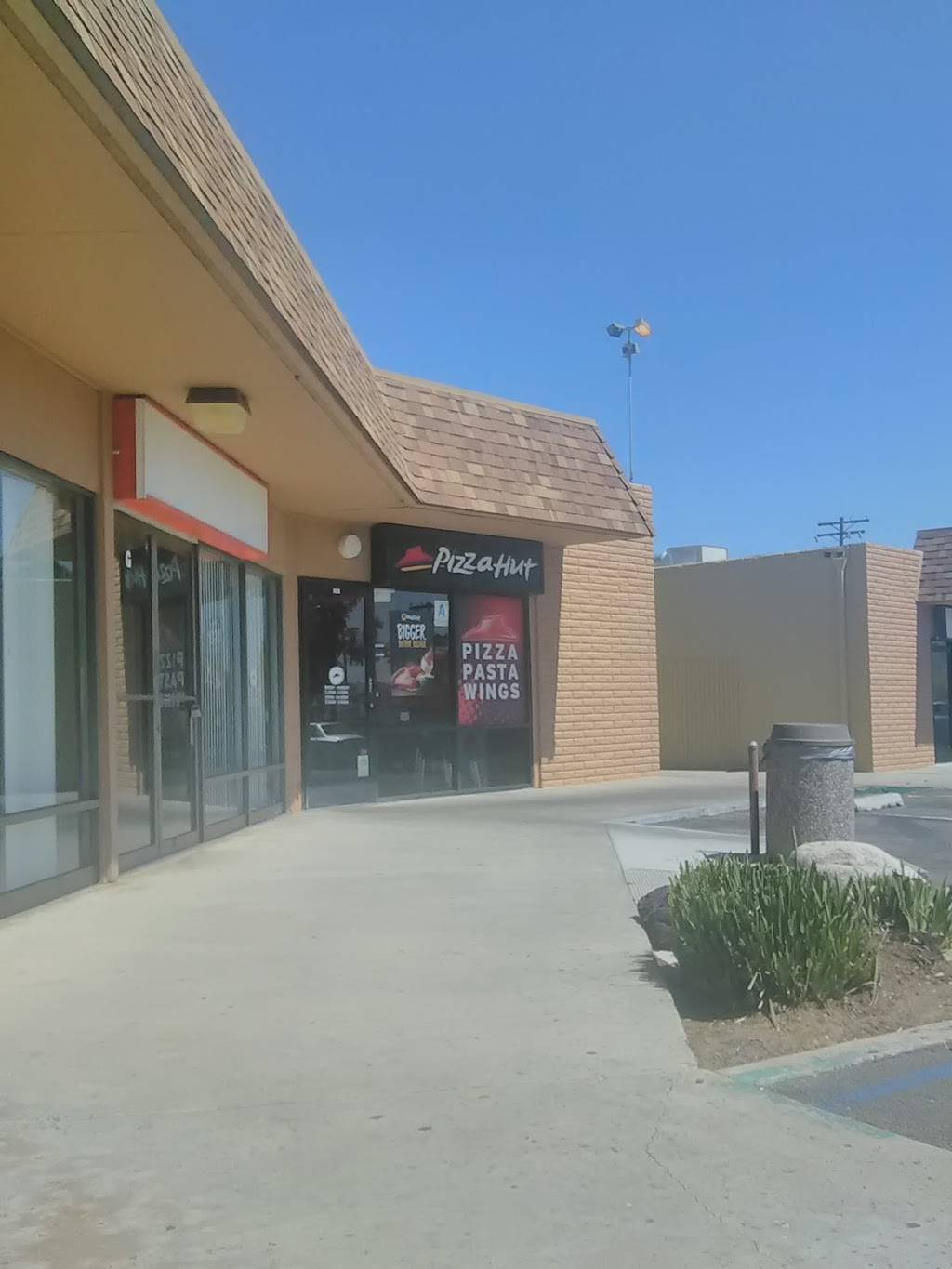 Pizza Hut | restaurant | 610 N Redondo Dr Suite F, Oceanside, CA 92057, USA | 7604334433 OR +1 760-433-4433