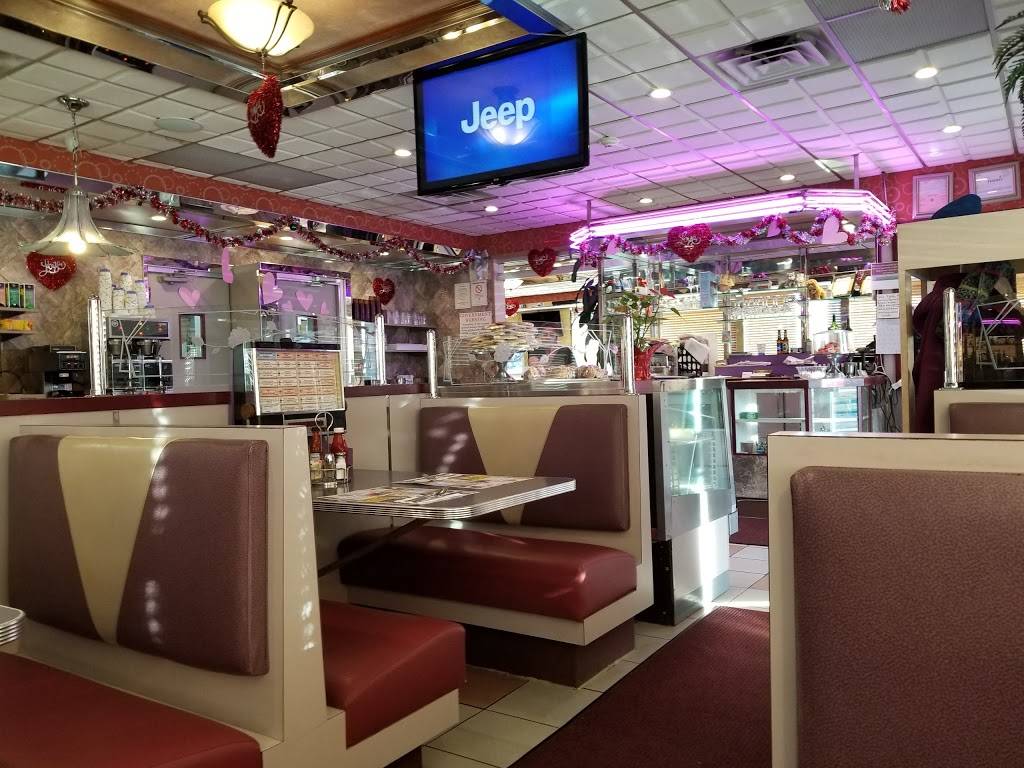 Seacrest Sayville Diner | restaurant | 229 W Main St, Sayville, NY 11782, USA | 6314054833 OR +1 631-405-4833