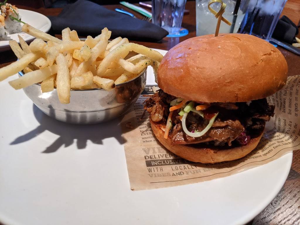 ViewHouse Colorado Springs | restaurant | 7114 Campus Dr, Colorado Springs, CO 80920, USA | 7193944137 OR +1 719-394-4137