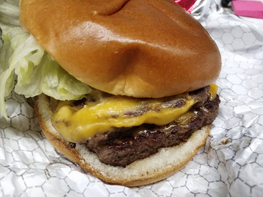 Wendys | restaurant | 1520 Aimco Blvd, Mississauga, ON L4W 1H7, Canada | 9056240453 OR +1 905-624-0453