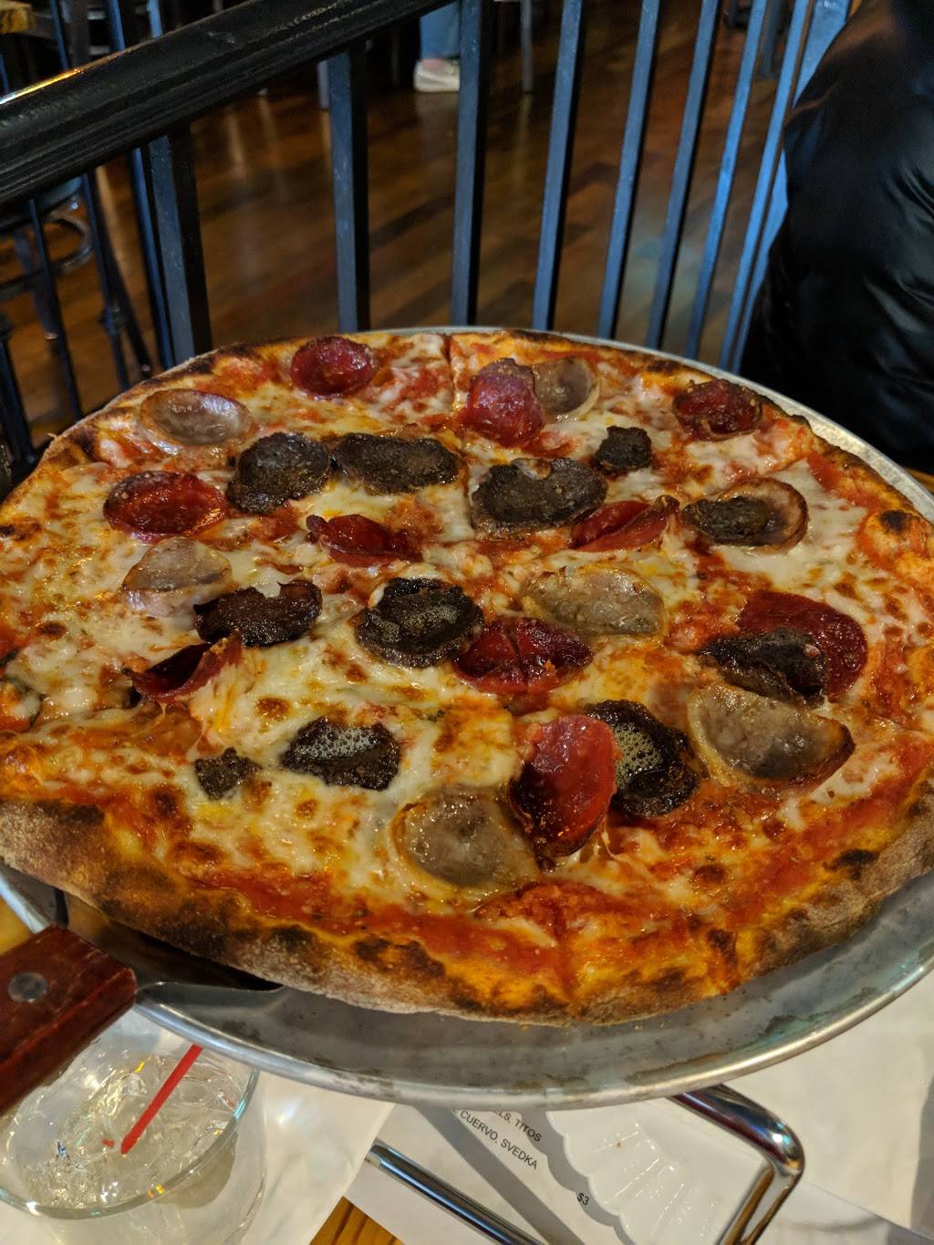 Paulie’s Brickhouse | restaurant | 264 Central Ave, Jersey City, NJ 07307, USA | 2014341188 OR +1 201-434-1188