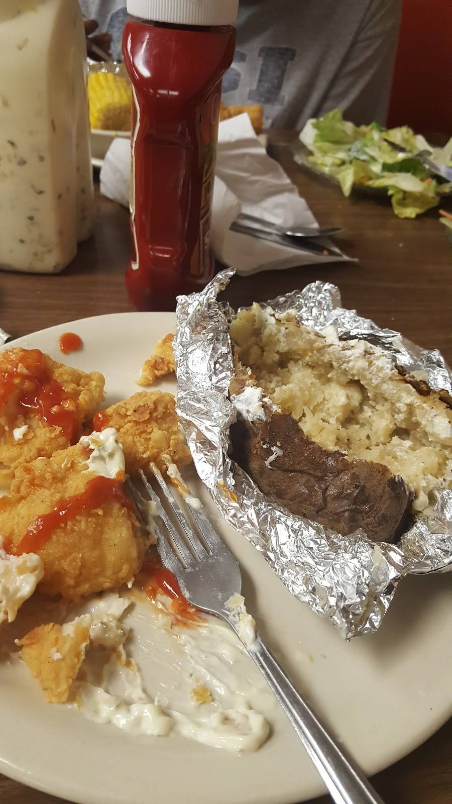 Fat Ernies Family Dining | restaurant | 2806 S Hydraulic Ave St, Wichita, KS 67216, USA | 3165547371 OR +1 316-554-7371