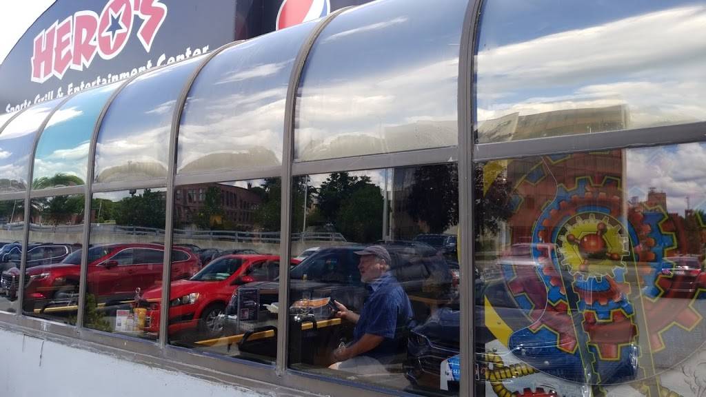 Heros Sports Grill | restaurant | 41 Washington St, Bangor, ME 04401, USA | 2079743033 OR +1 207-974-3033