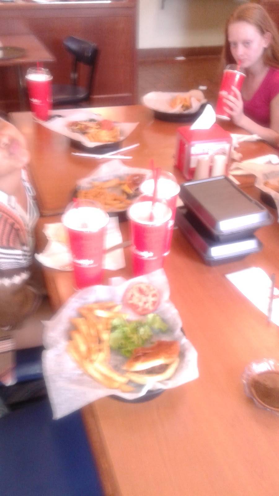 Friendlys | restaurant | 9165 Ridge Ave, Philadelphia, PA 19128, USA | 2154872233 OR +1 215-487-2233