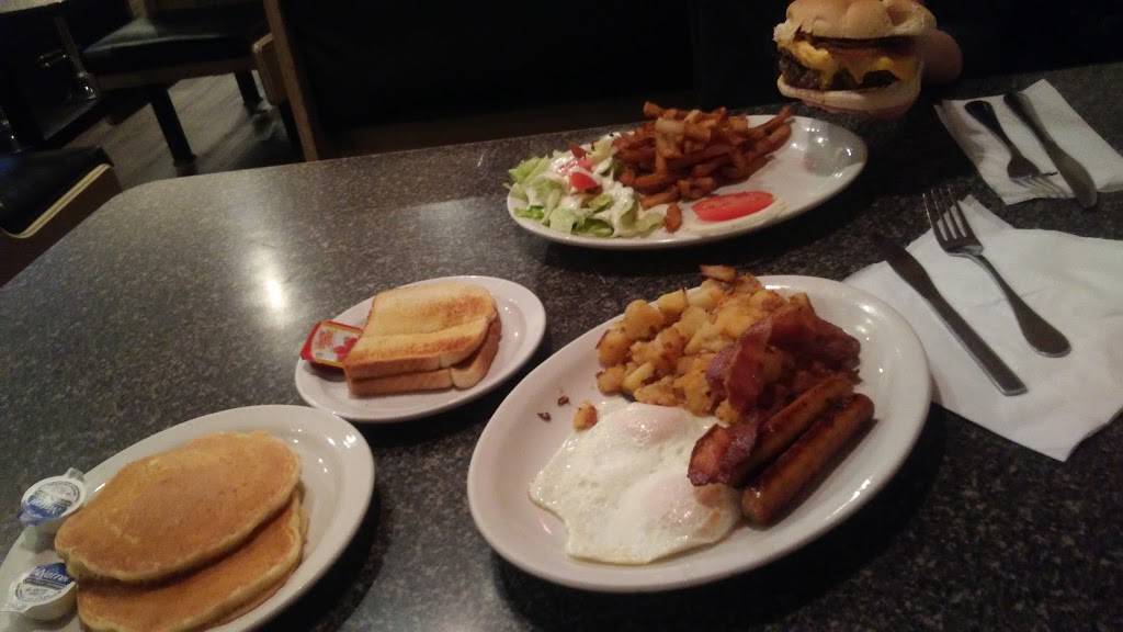 Big Top Family Restaurant | restaurant | 754 Main St E, Hamilton, ON L8M 1L1, Canada | 9055491754 OR +1 905-549-1754