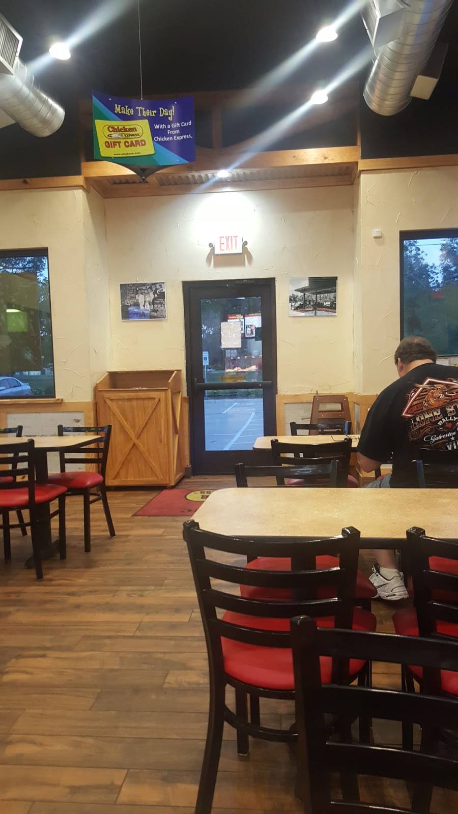 Chicken Express | restaurant | 105 Winding Way, Lake Jackson, TX 77566, USA | 9792928563 OR +1 979-292-8563