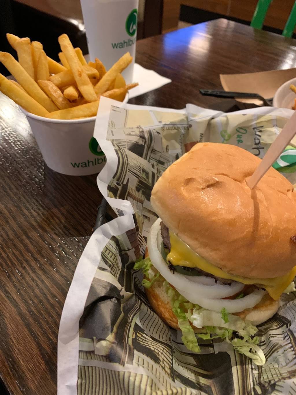 Wahlburgers | restaurant | 7105 Mills Civic Pkwy #160, West Des Moines, IA 50266, USA | 5152254885 OR +1 515-225-4885