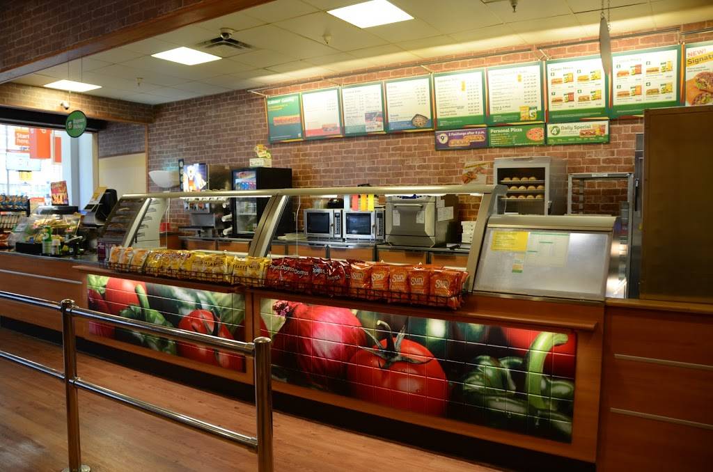 Subway | restaurant | 1626 TN-12 S, Ashland City, TN 37015, USA | 6157922075 OR +1 615-792-2075