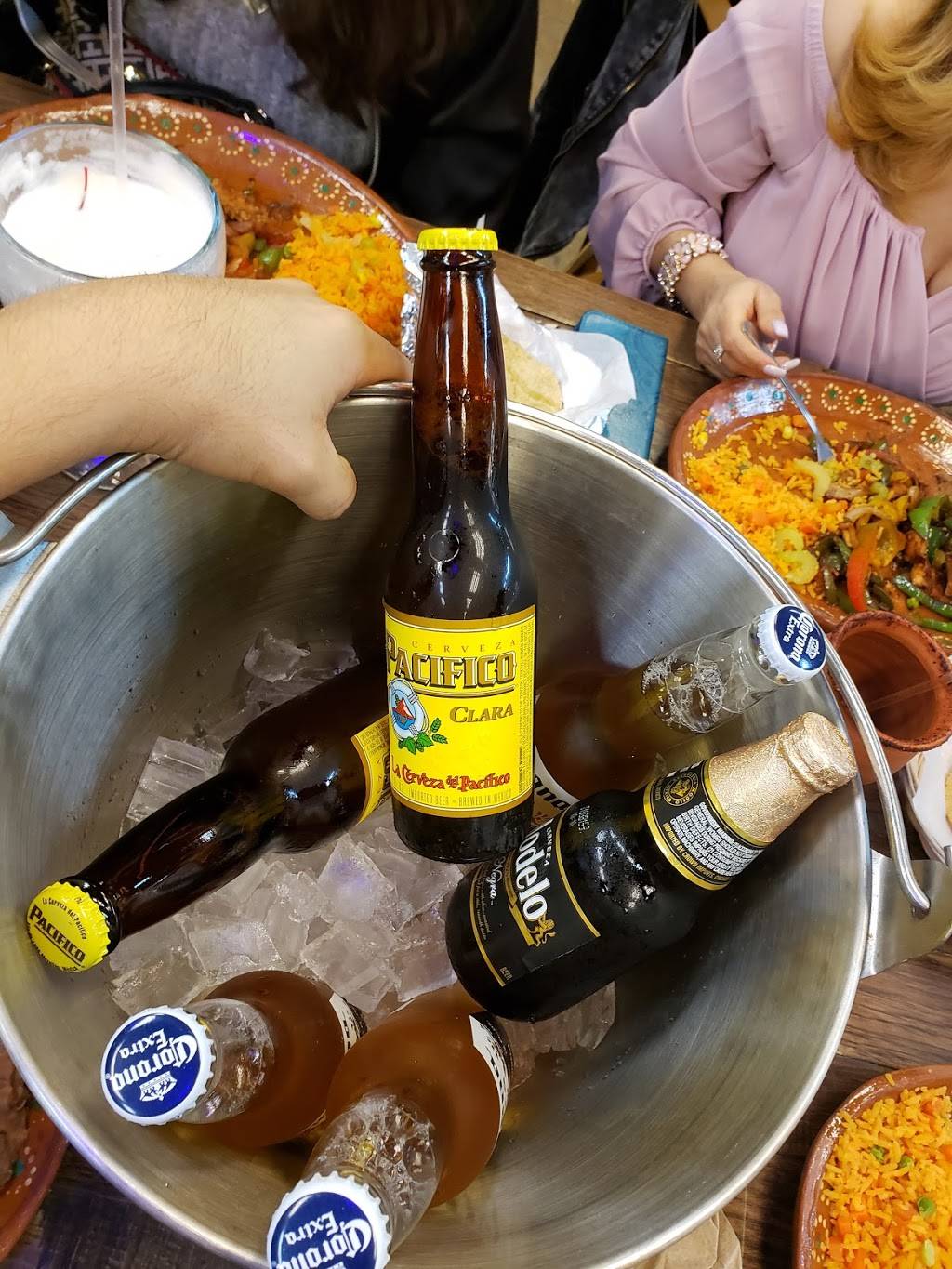 La Antigua Hacienda Seafood Restaurant | restaurant | 2249 S Pulaski Rd, Chicago, IL 60623, USA | 7735216200 OR +1 773-521-6200