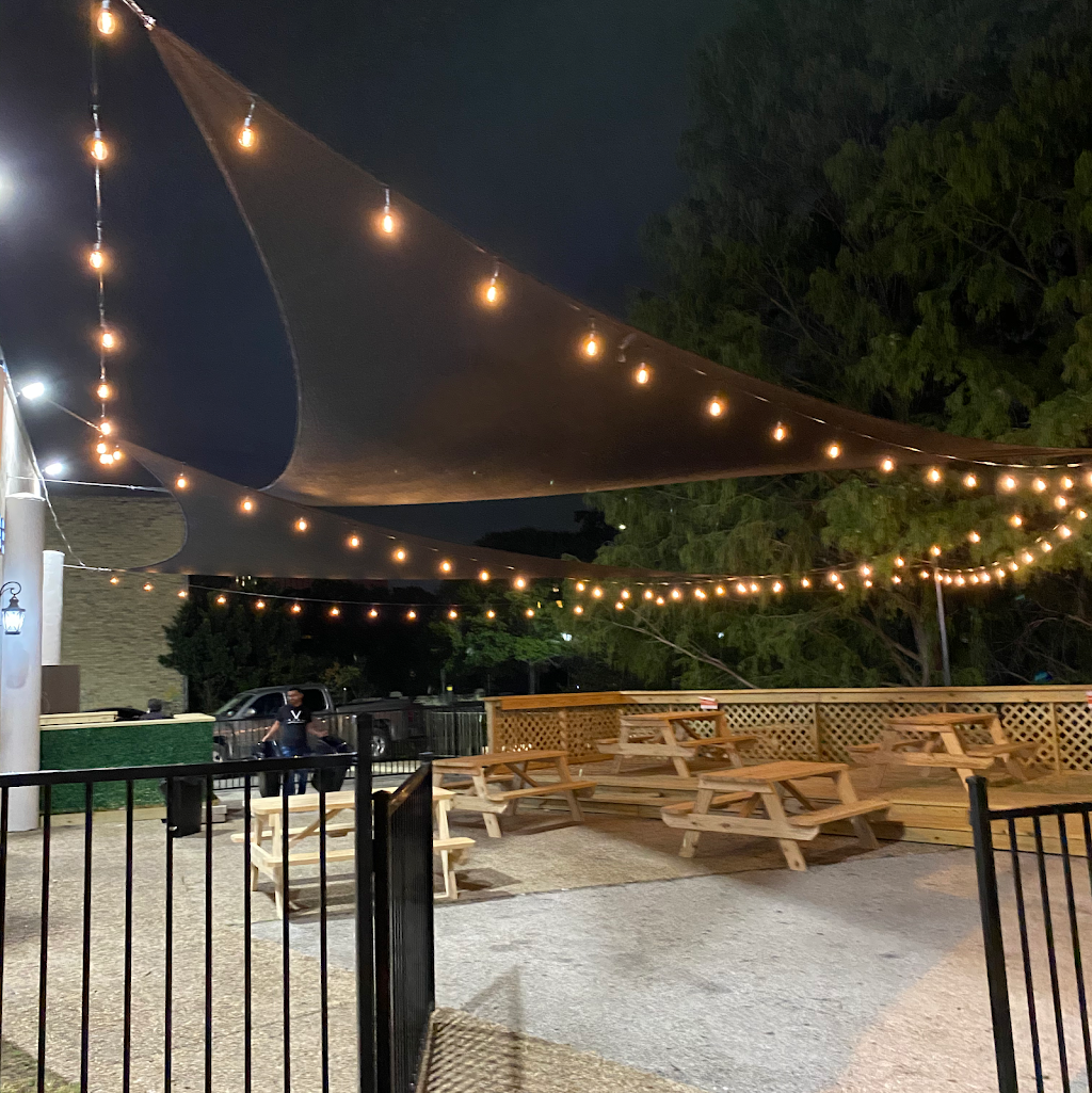 V Lounge | night club | 107 E Martin St, San Antonio, TX 78205, USA | 2107104190 OR +1 210-710-4190