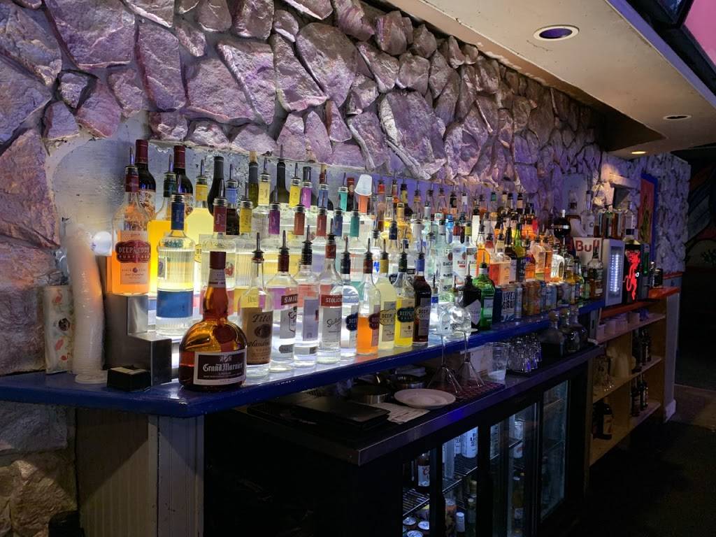 Graffiti Junktion Curry Ford | restaurant | 4544 Curry Ford Rd, Orlando, FL 32812, USA | 4072772883 OR +1 407-277-2883