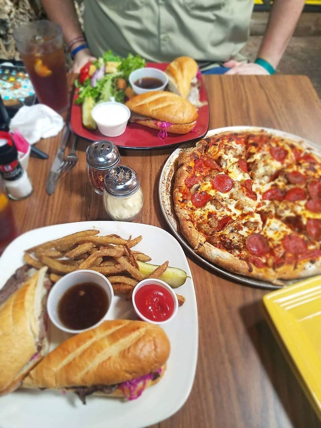 Rock House Eatery | restaurant | 1201 Gunter Ave, Guntersville, AL 35976, USA | 2565054699 OR +1 256-505-4699