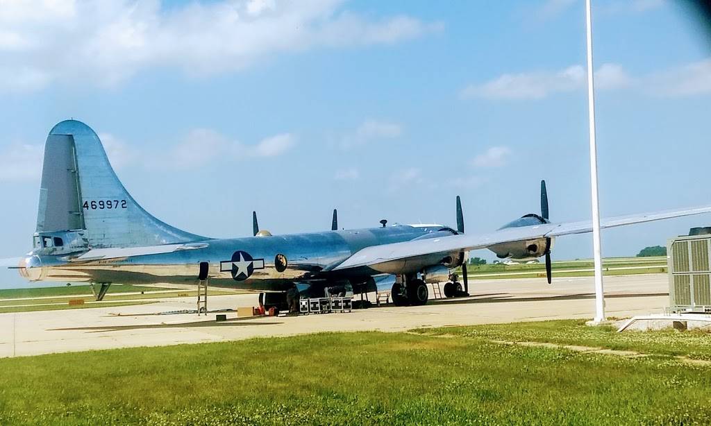 Patriot Wings: CAVU- American Kitchen & Cocktail Lounge | restaurant | Mason City Municipal Airport, 9184 265th St, Clear Lake, IA 50428, USA | 6413579464 OR +1 641-357-9464