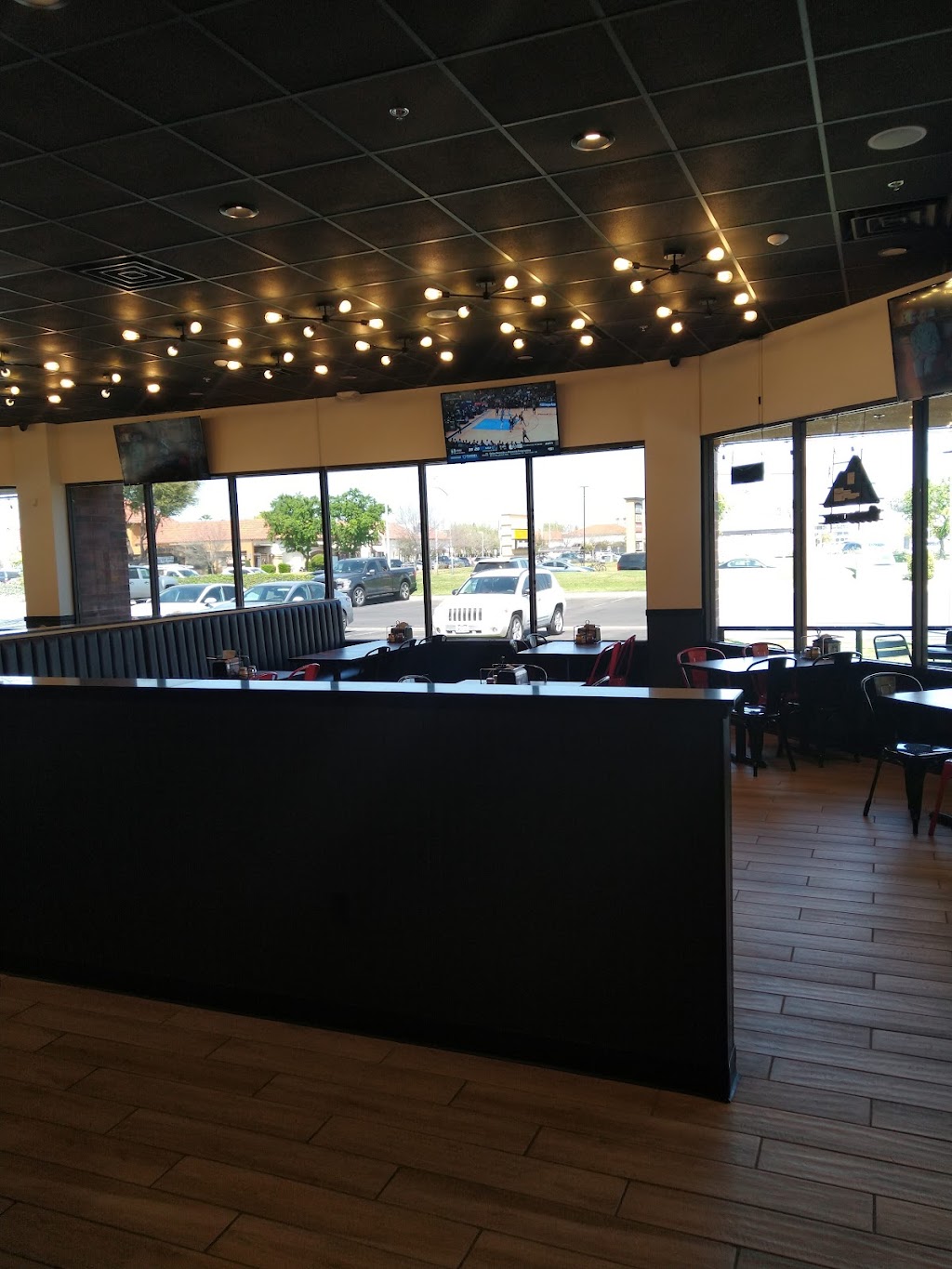 Round Table Pizza | restaurant | 1020 Shaw Ave, Clovis, CA 93612, USA | 5592073619 OR +1 559-207-3619