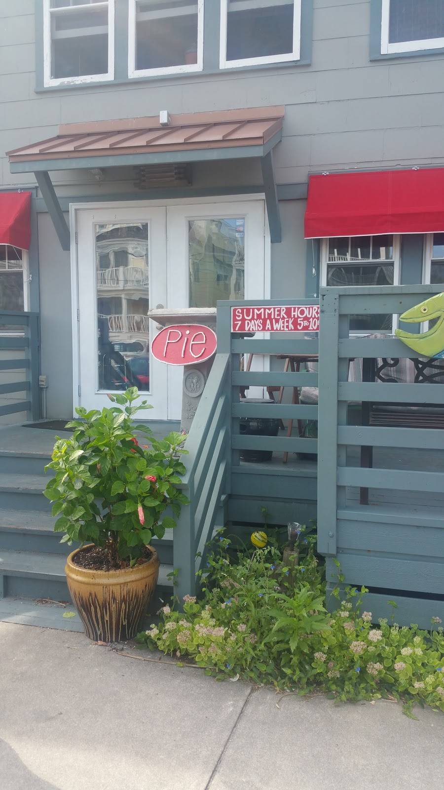 Pie | restaurant | 120 Central Blvd, Bethany Beach, DE 19930, USA | 3025392600 OR +1 302-539-2600