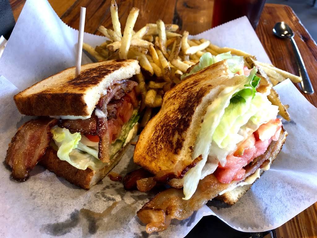 Double Dogs | restaurant | 10639 Hardin Valley Rd, Knoxville, TN 37932, USA | 8654704447 OR +1 865-470-4447