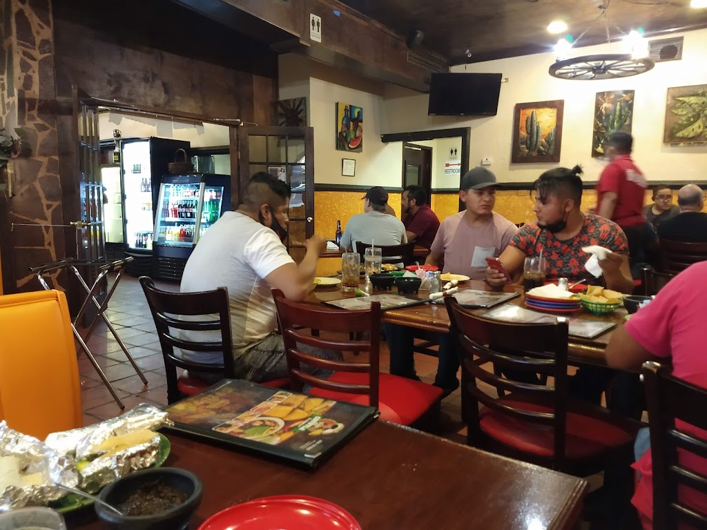 Taqueria Coyutla | restaurant | 4120 San Bernardo Ave, Laredo, TX 78041, USA | 9567241000 OR +1 956-724-1000