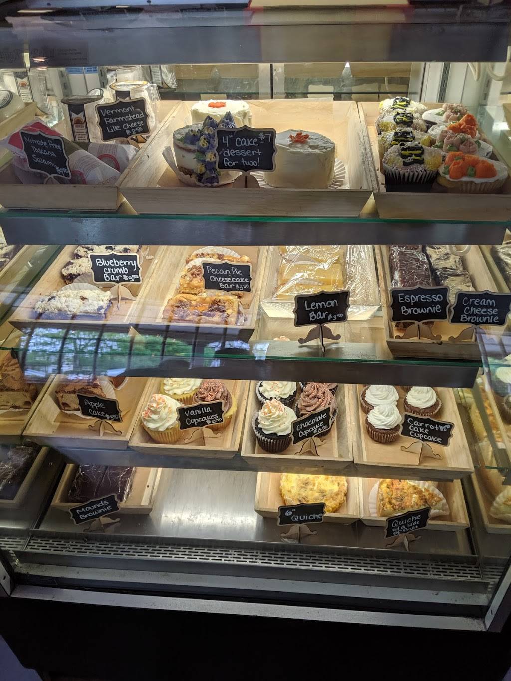 Whisk Breakfast & Lunch Cafe | restaurant | 210 Main St, East Orleans, MA 02643, USA | 5082552233 OR +1 508-255-2233