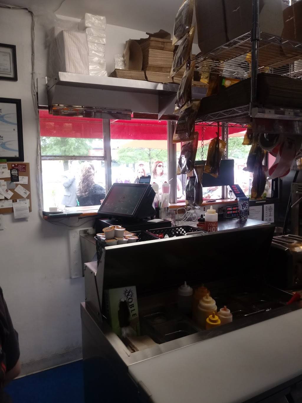 Rooster’s Chicken Shack | restaurant | 5980 Bartlett Center Dr, Bartlett, TN 38134, USA | 9018775555 OR +1 901-877-5555